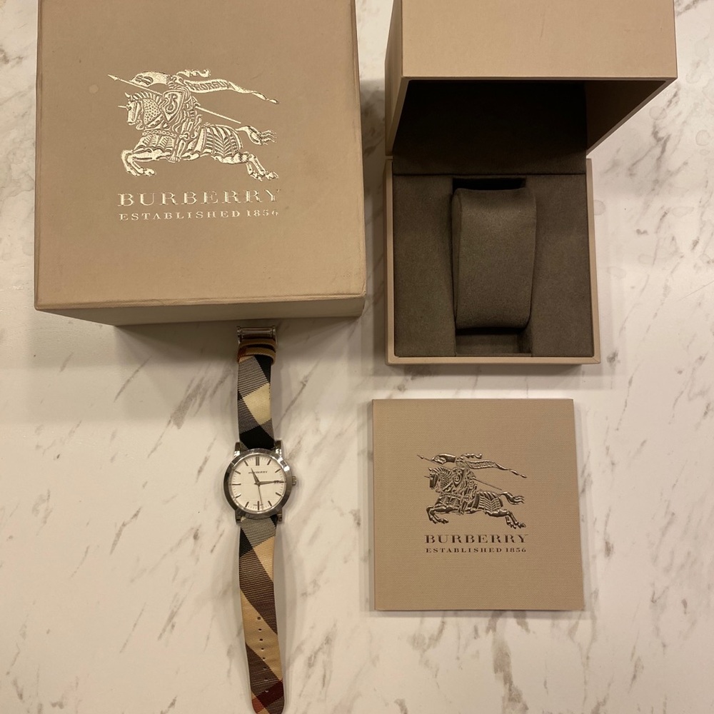 Burberry watch - Picture 3 of 4